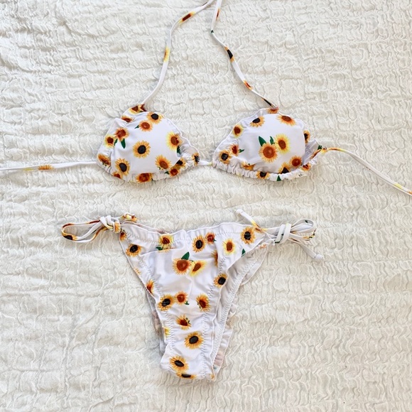 Last XL🎉💕Sunflower Glow Ruffle Bikini 💕 - Picture 2 of 3